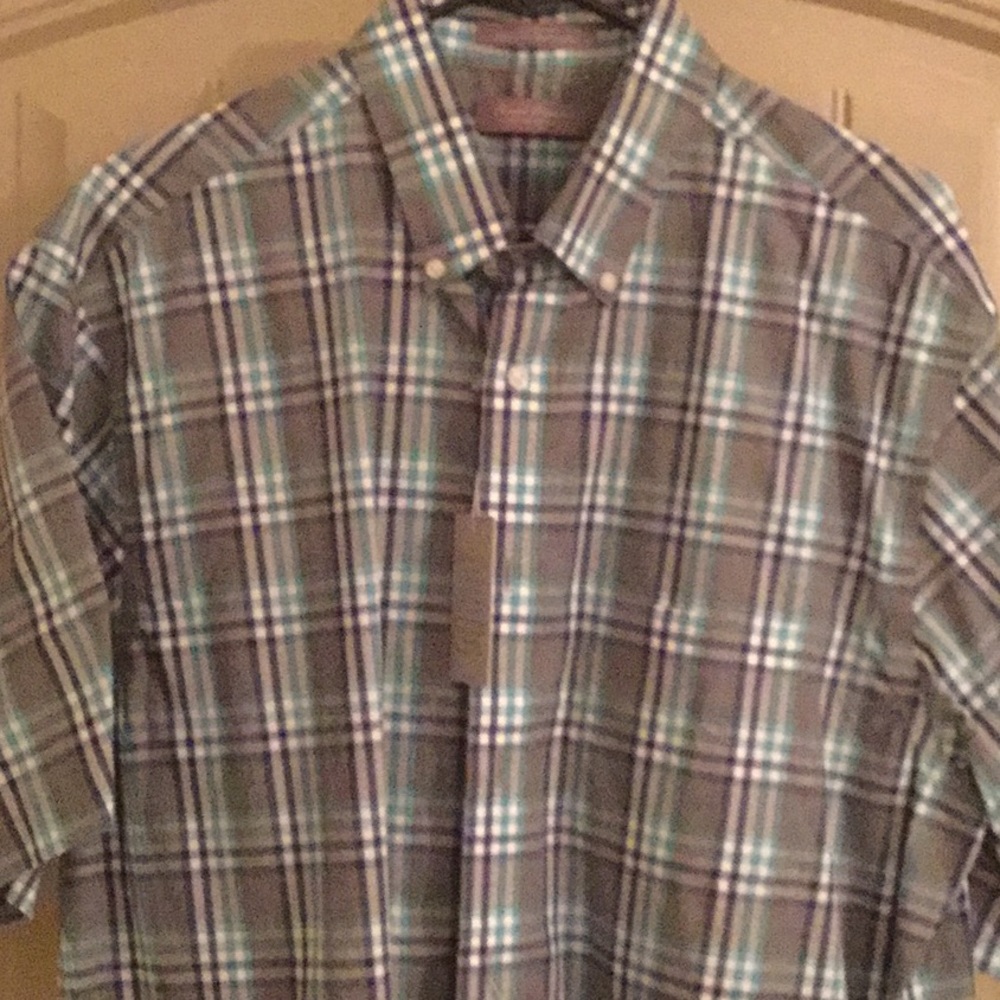 Men’s button down short sleeve
